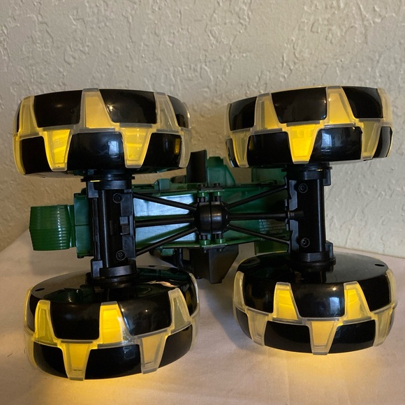 John Deere Tractor Monster Truck Treads Lightning Wheels Farm Play Vehicle - Picture 11 of 12